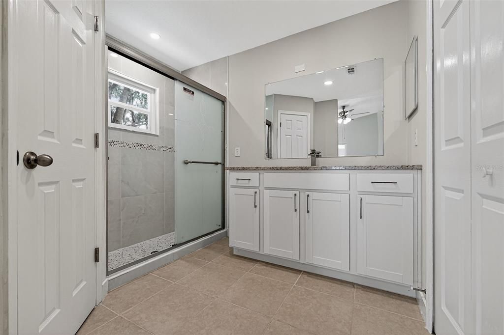 Activo con contrato: $325,000 (3 camas, 2 baños, 1434 Pies cuadrados)