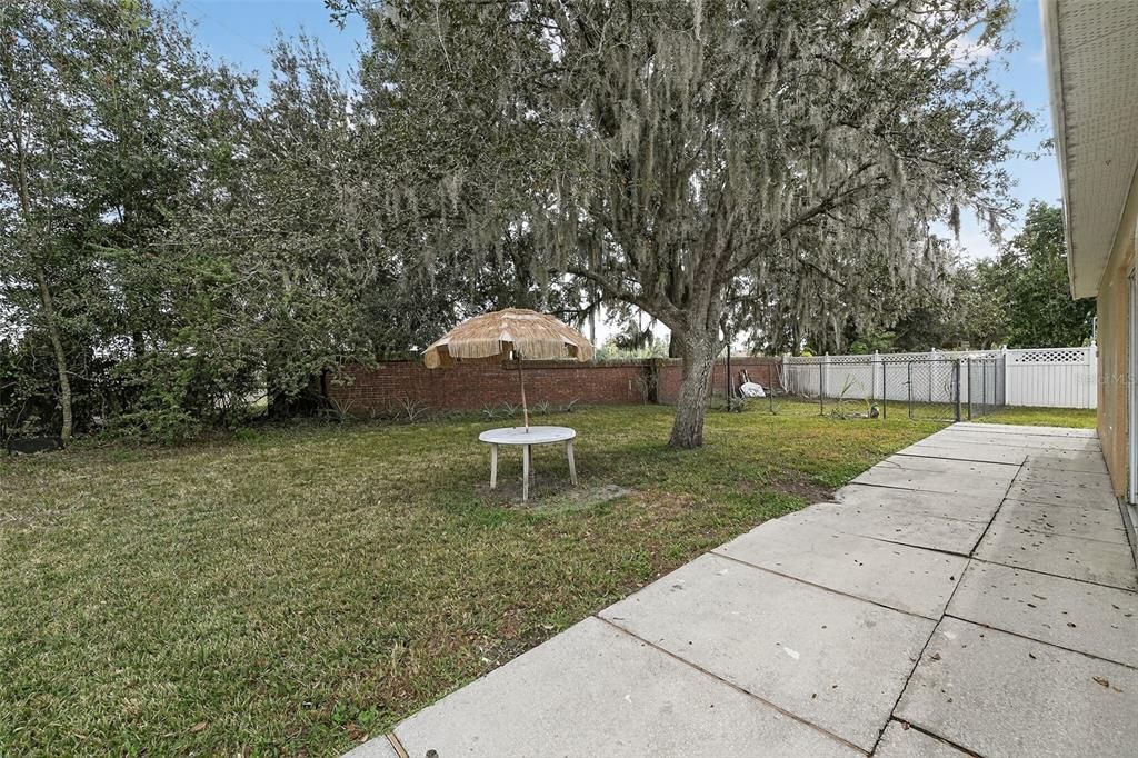 Activo con contrato: $325,000 (3 camas, 2 baños, 1434 Pies cuadrados)