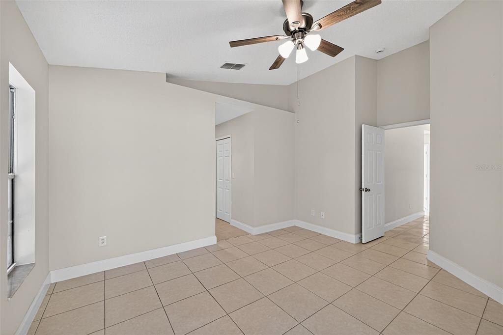 Activo con contrato: $325,000 (3 camas, 2 baños, 1434 Pies cuadrados)