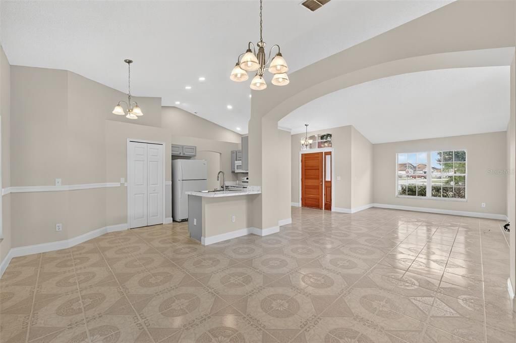 Activo con contrato: $325,000 (3 camas, 2 baños, 1434 Pies cuadrados)