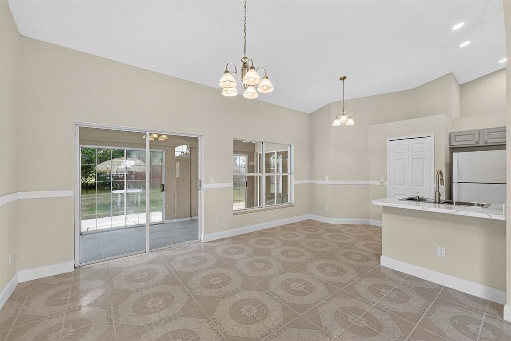 Activo con contrato: $325,000 (3 camas, 2 baños, 1434 Pies cuadrados)