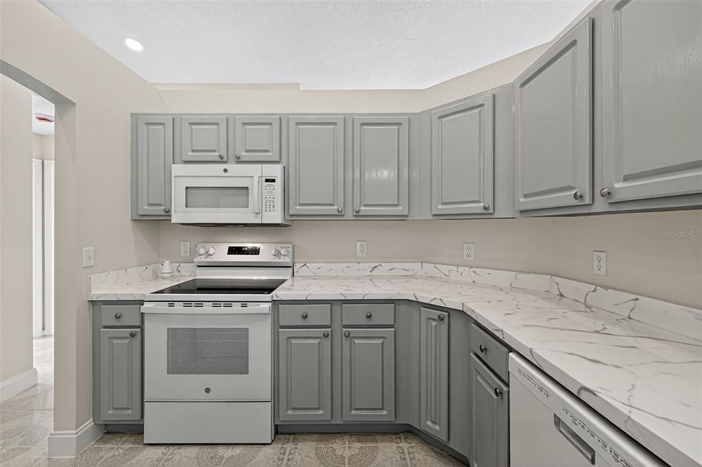 Activo con contrato: $325,000 (3 camas, 2 baños, 1434 Pies cuadrados)