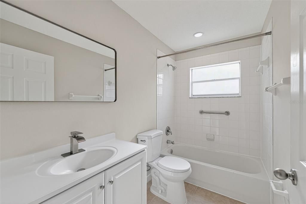 Activo con contrato: $325,000 (3 camas, 2 baños, 1434 Pies cuadrados)