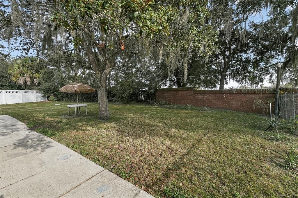 Activo con contrato: $325,000 (3 camas, 2 baños, 1434 Pies cuadrados)