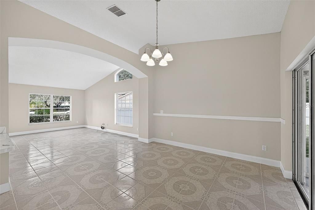 Activo con contrato: $325,000 (3 camas, 2 baños, 1434 Pies cuadrados)