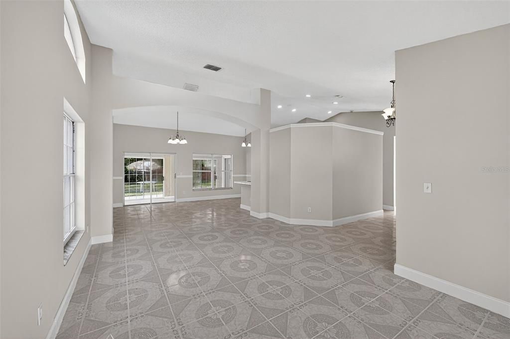 Activo con contrato: $325,000 (3 camas, 2 baños, 1434 Pies cuadrados)