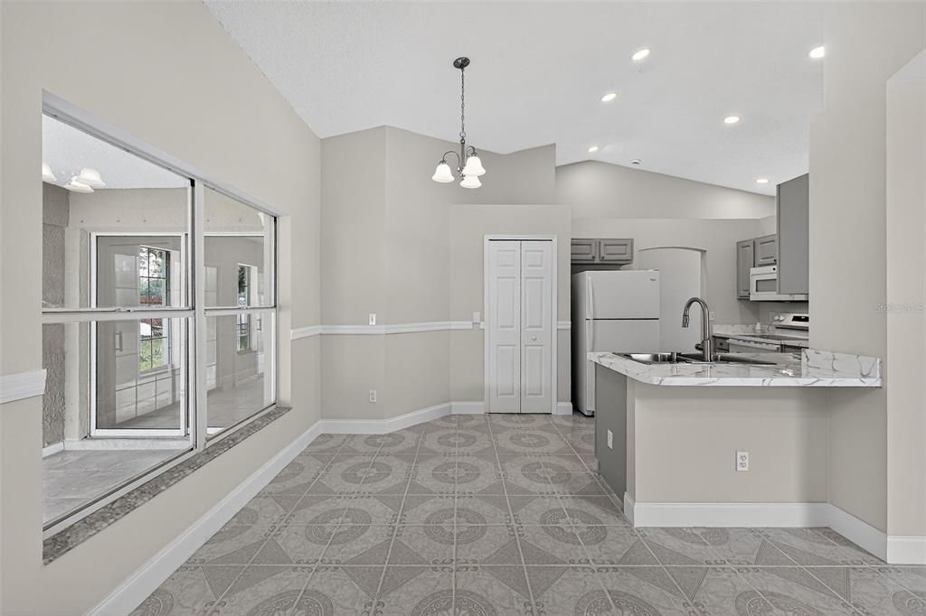 Activo con contrato: $325,000 (3 camas, 2 baños, 1434 Pies cuadrados)