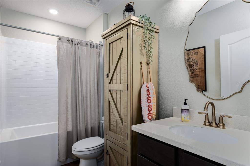 En Venta: $365,000 (3 camas, 2 baños, 1980 Pies cuadrados)