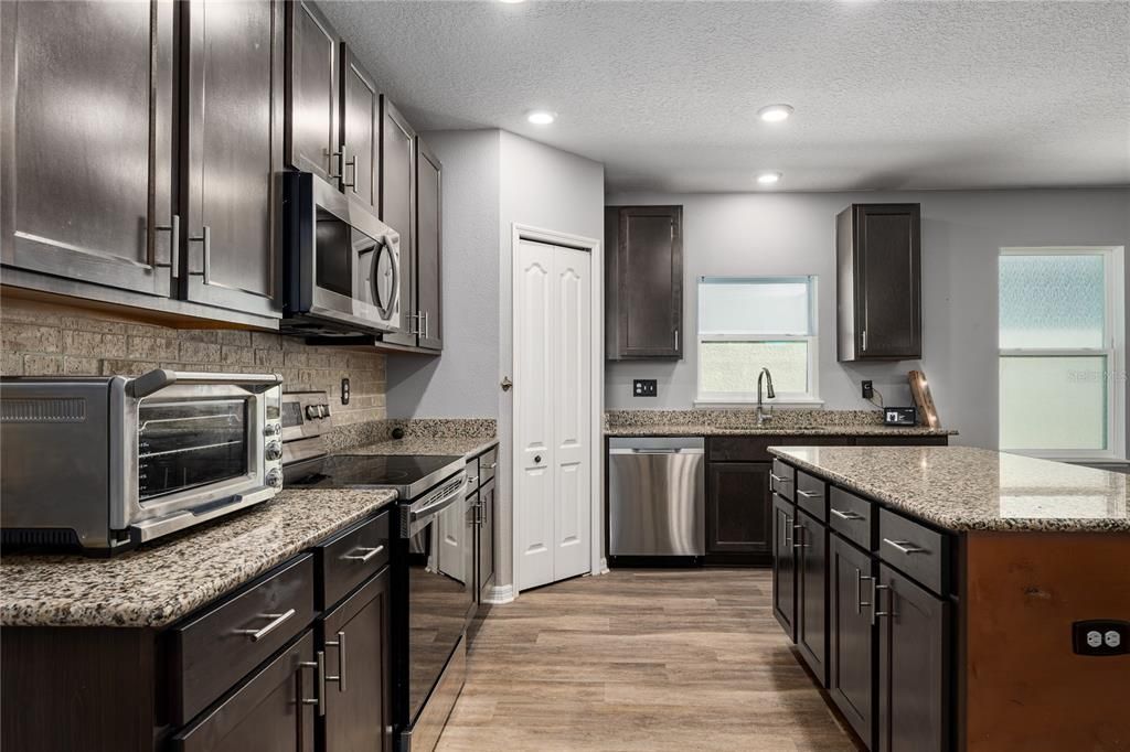 En Venta: $365,000 (3 camas, 2 baños, 1980 Pies cuadrados)