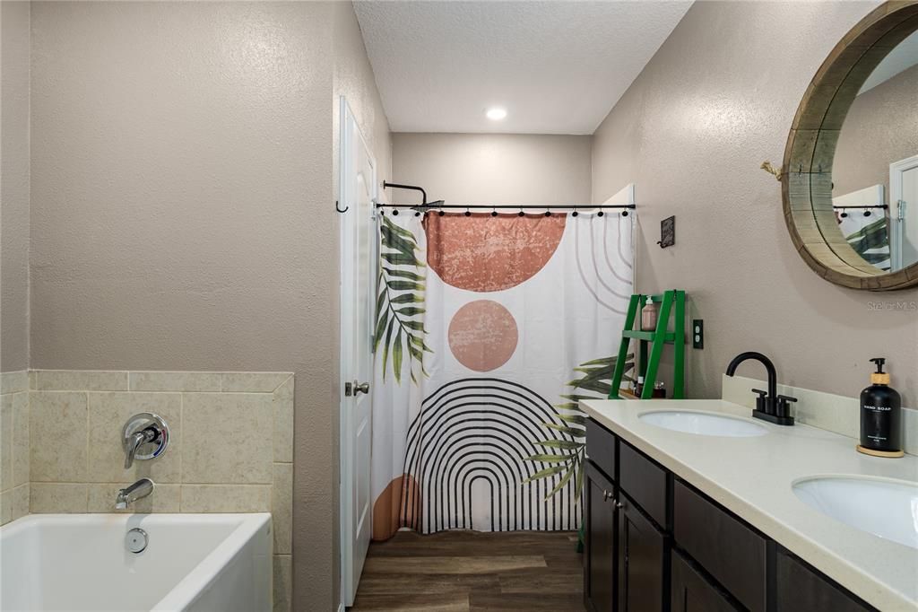 En Venta: $365,000 (3 camas, 2 baños, 1980 Pies cuadrados)