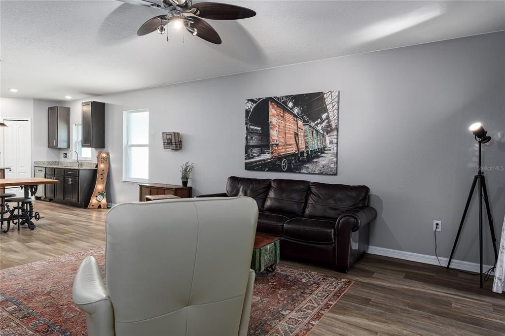 En Venta: $365,000 (3 camas, 2 baños, 1980 Pies cuadrados)