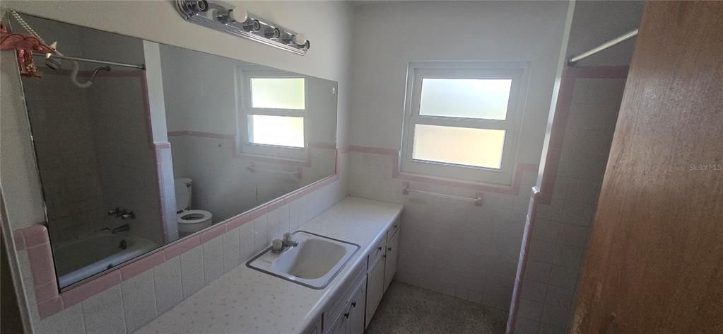 For Sale: $178,500 (3 beds, 2 baths, 1565 Square Feet)