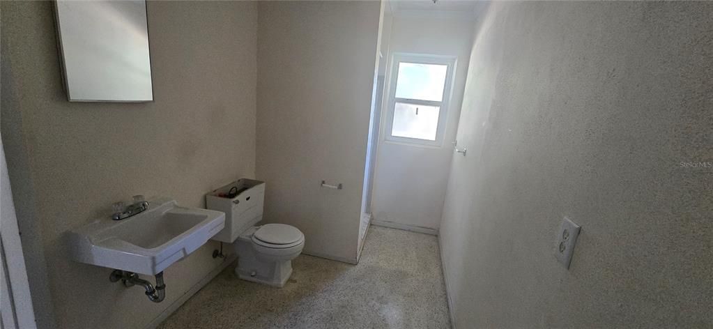 For Sale: $178,500 (3 beds, 2 baths, 1565 Square Feet)