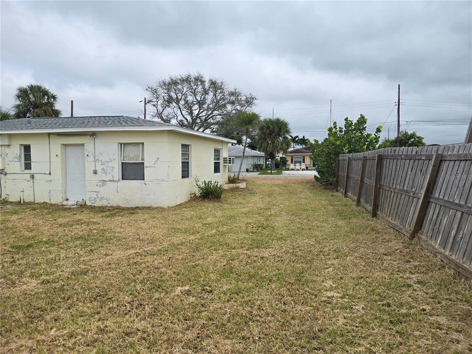 For Sale: $299,000 (2 beds, 2 baths, 1008 Square Feet)