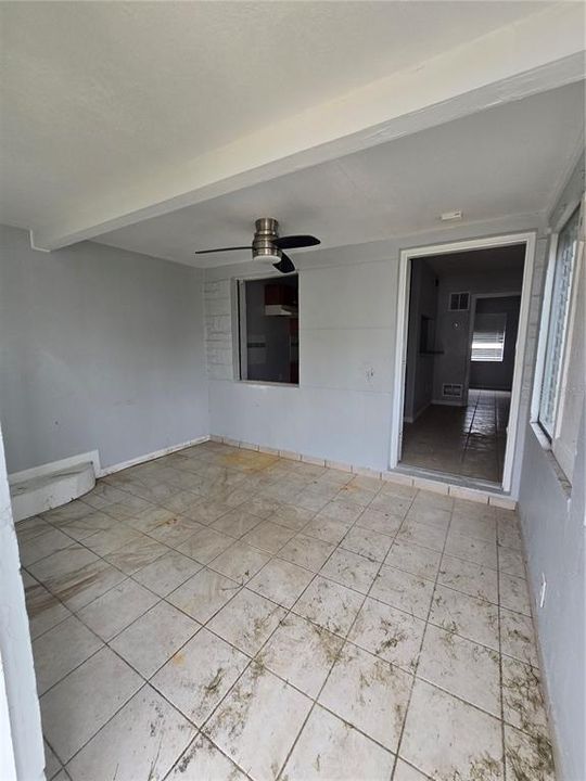 For Sale: $299,000 (2 beds, 2 baths, 1008 Square Feet)