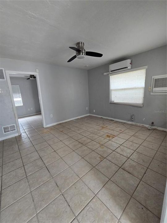 For Sale: $299,000 (2 beds, 2 baths, 1008 Square Feet)