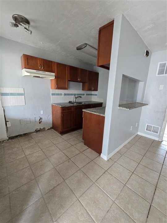 For Sale: $299,000 (2 beds, 2 baths, 1008 Square Feet)