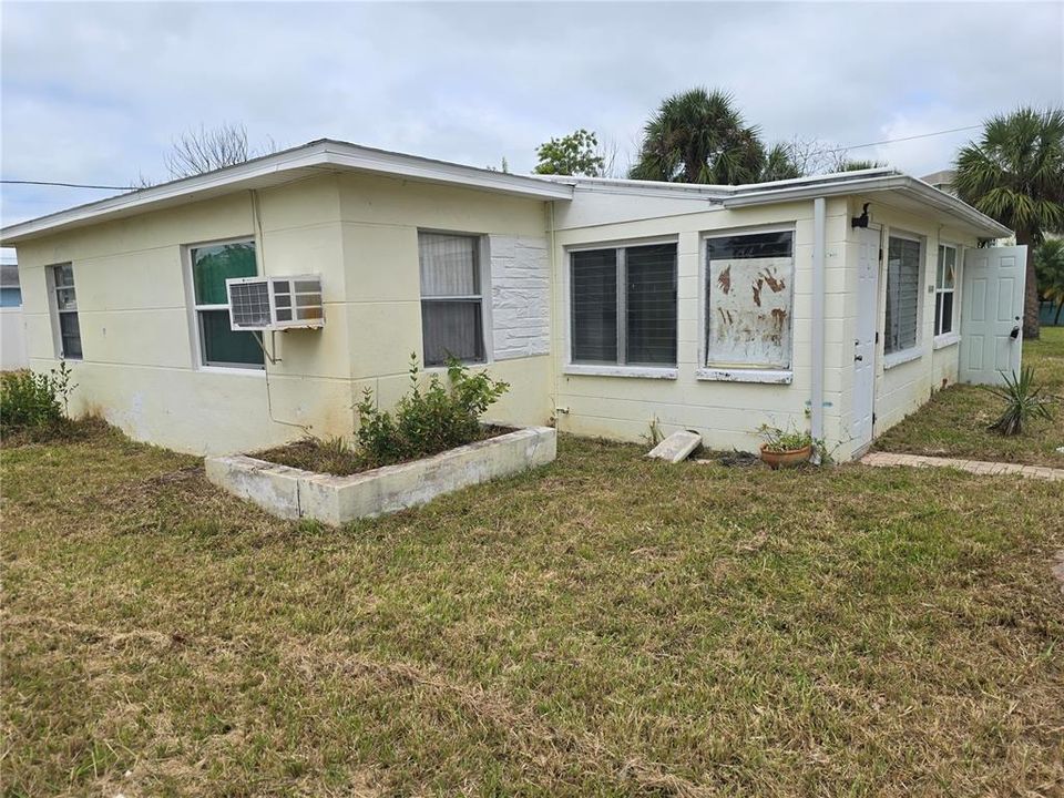 For Sale: $299,000 (2 beds, 2 baths, 1008 Square Feet)