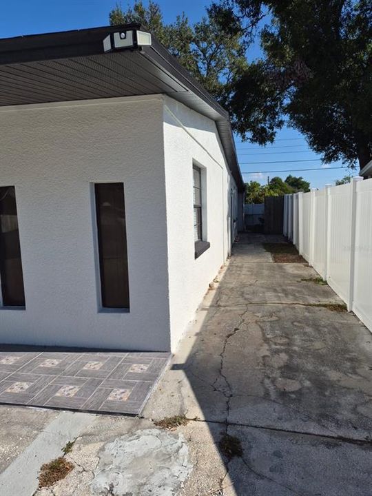 For Rent: $2,700 (3 beds, 2 baths, 1600 Square Feet)