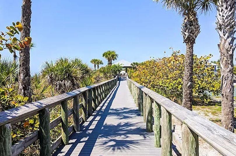 For Rent: $1,900 (3 beds, 2 baths, 1240 Square Feet)