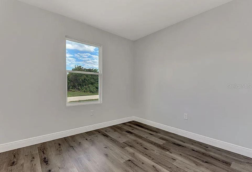 For Rent: $1,900 (3 beds, 2 baths, 1240 Square Feet)