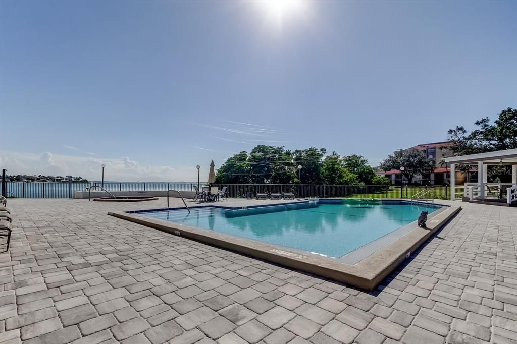 На продажу: $695,000 (2 спален, 2 ванн, 1425 Квадратных фут)