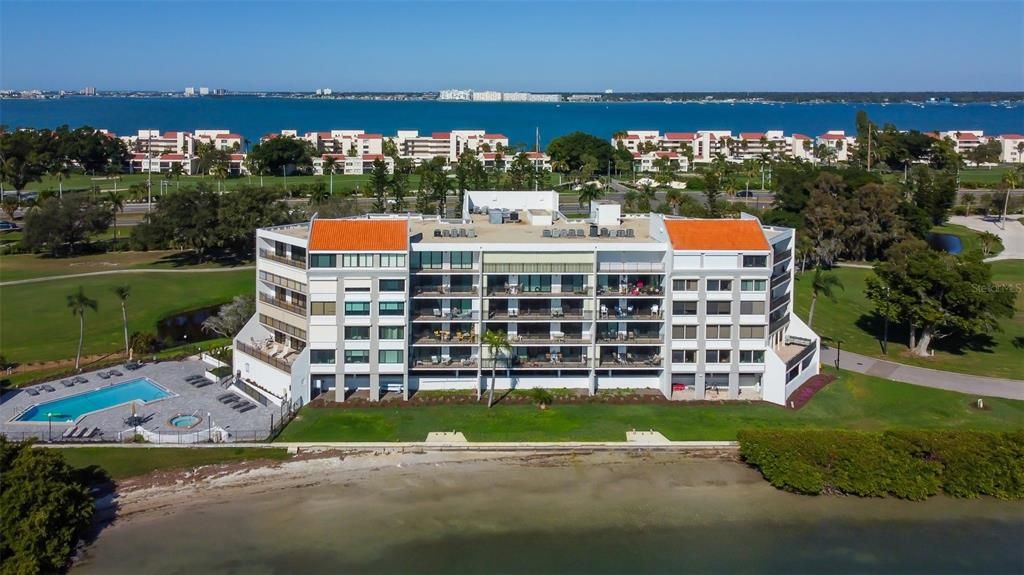 На продажу: $695,000 (2 спален, 2 ванн, 1425 Квадратных фут)