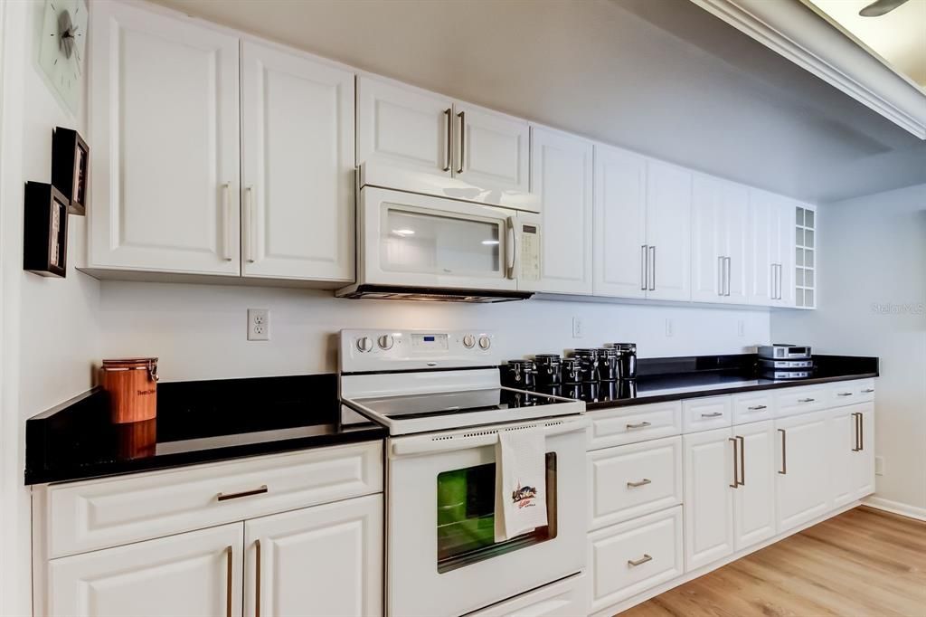 На продажу: $695,000 (2 спален, 2 ванн, 1425 Квадратных фут)