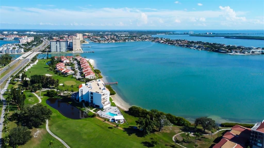 На продажу: $695,000 (2 спален, 2 ванн, 1425 Квадратных фут)