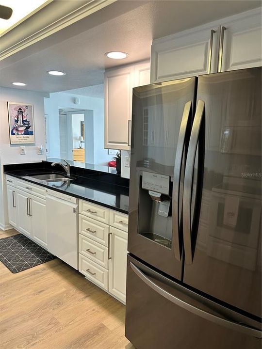 На продажу: $695,000 (2 спален, 2 ванн, 1425 Квадратных фут)