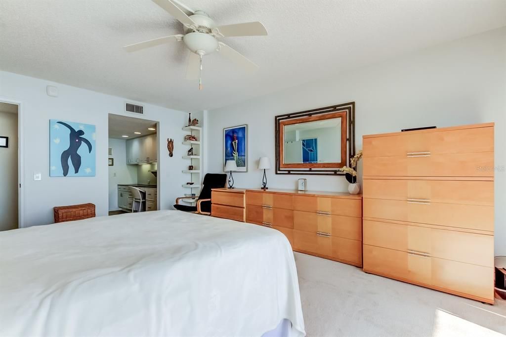 На продажу: $695,000 (2 спален, 2 ванн, 1425 Квадратных фут)