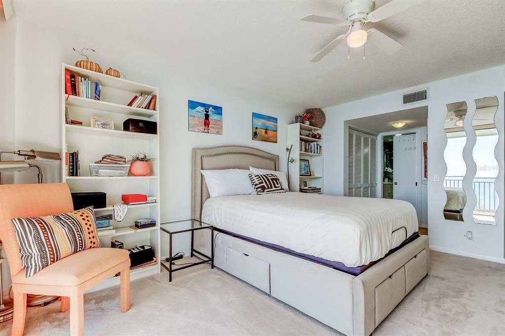 На продажу: $695,000 (2 спален, 2 ванн, 1425 Квадратных фут)