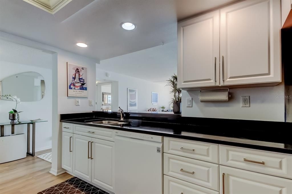 На продажу: $695,000 (2 спален, 2 ванн, 1425 Квадратных фут)