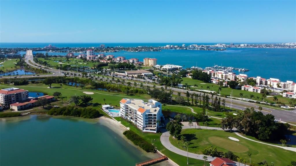 На продажу: $695,000 (2 спален, 2 ванн, 1425 Квадратных фут)