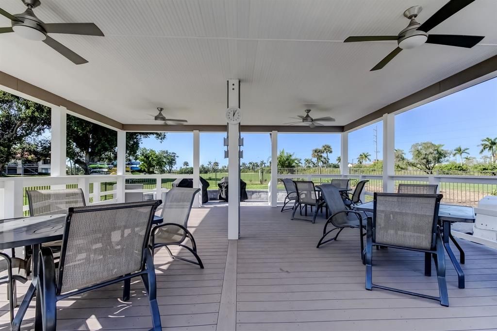 На продажу: $695,000 (2 спален, 2 ванн, 1425 Квадратных фут)