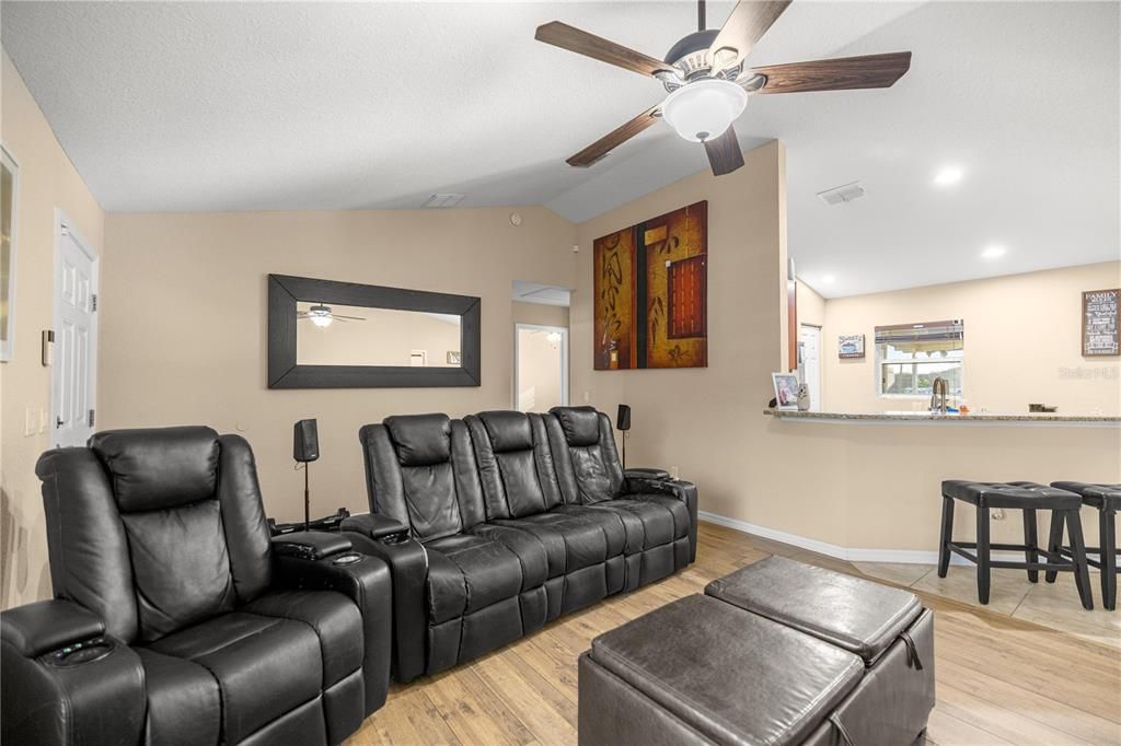 En Venta: $289,900 (3 camas, 2 baños, 1252 Pies cuadrados)