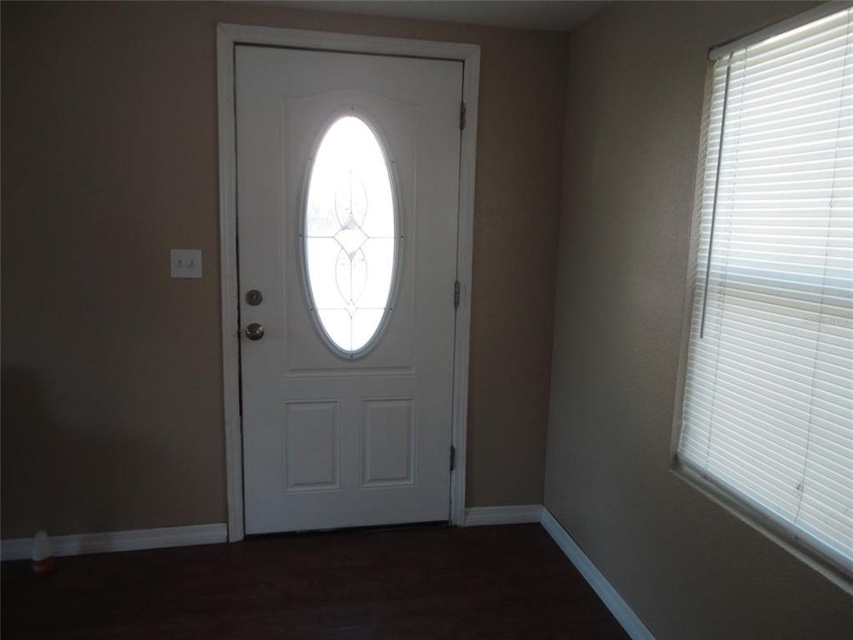 В аренду: $1,450 (3 спален, 1 ванн, 900 Квадратных фут)