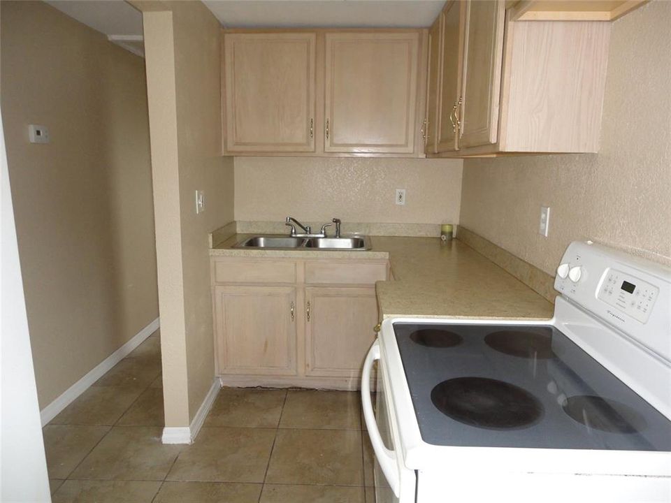 В аренду: $1,450 (3 спален, 1 ванн, 900 Квадратных фут)