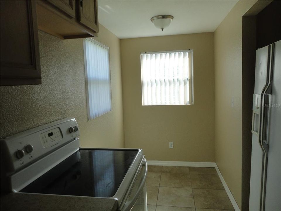 В аренду: $1,450 (3 спален, 1 ванн, 900 Квадратных фут)