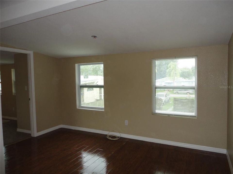 В аренду: $1,450 (3 спален, 1 ванн, 900 Квадратных фут)