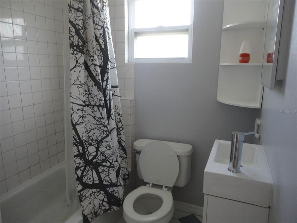 В аренду: $1,450 (3 спален, 1 ванн, 900 Квадратных фут)