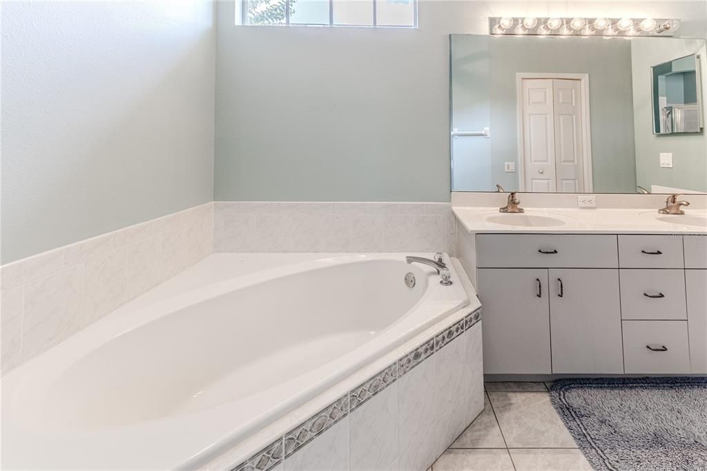 For Sale: $345,000 (3 beds, 2 baths, 2064 Square Feet)