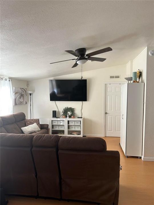 For Sale: $298,000 (3 beds, 2 baths, 2052 Square Feet)