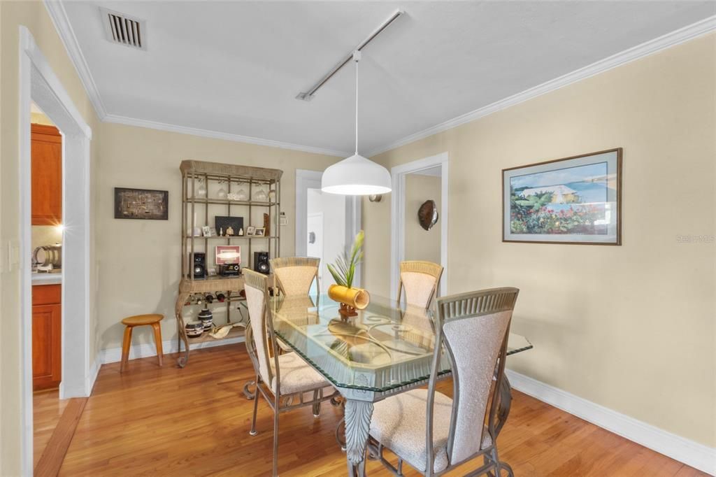 For Sale: $749,000 (3 beds, 2 baths, 1764 Square Feet)