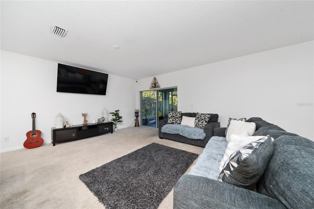 For Sale: $405,000 (4 beds, 2 baths, 1900 Square Feet)