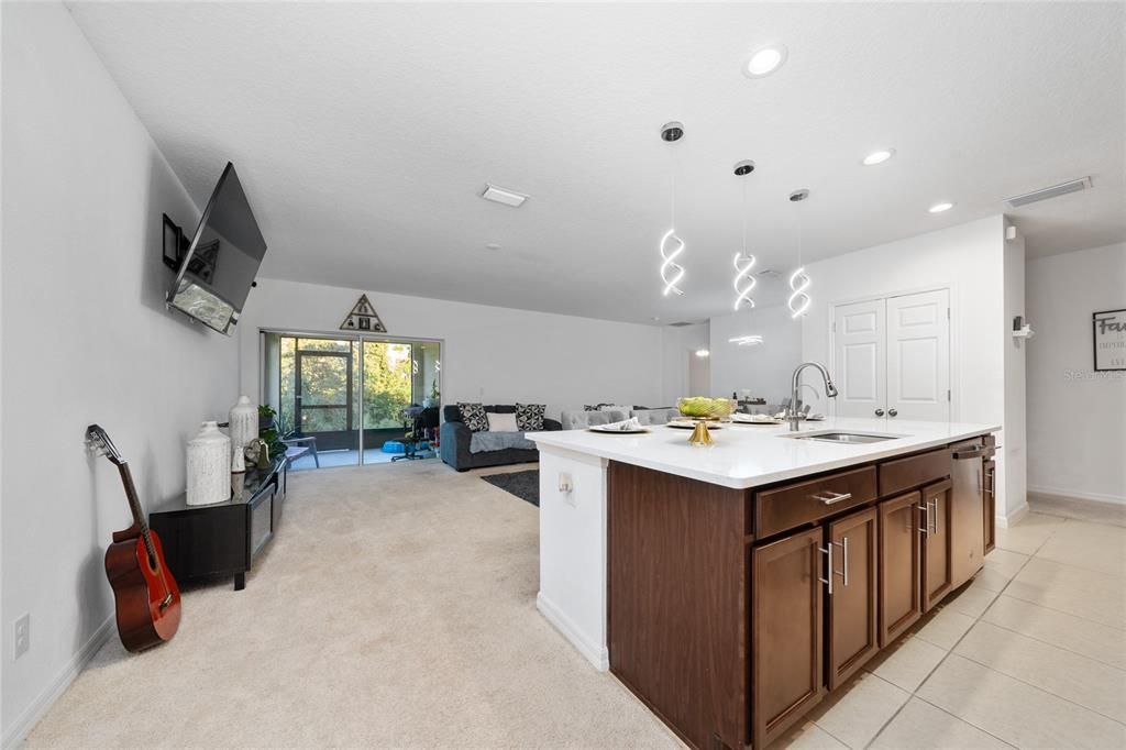 For Sale: $405,000 (4 beds, 2 baths, 1900 Square Feet)