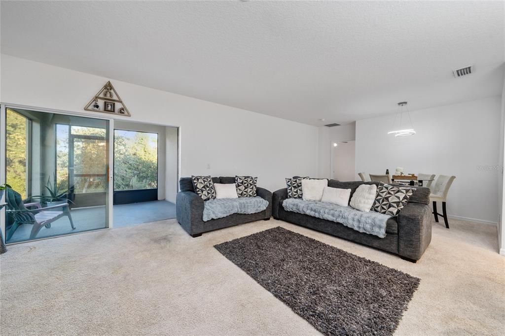 For Sale: $405,000 (4 beds, 2 baths, 1900 Square Feet)