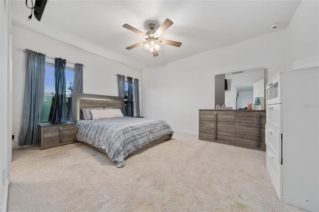 For Sale: $405,000 (4 beds, 2 baths, 1900 Square Feet)