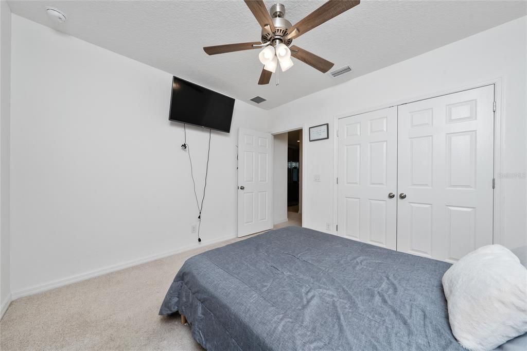 For Sale: $405,000 (4 beds, 2 baths, 1900 Square Feet)