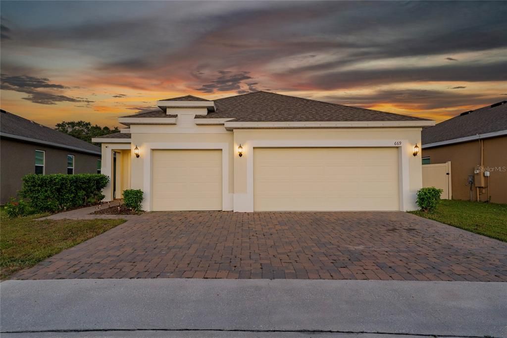 For Sale: $405,000 (4 beds, 2 baths, 1900 Square Feet)